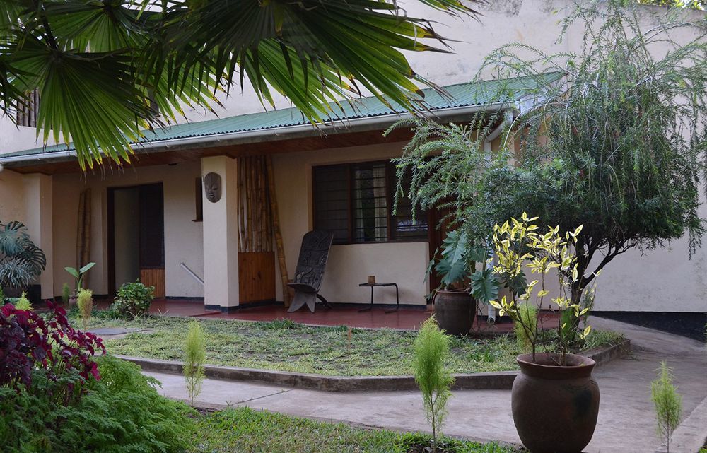 Villa 33 Blantyre Bagian luar foto